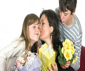   مصر اليوم - هدايا عيد الأم مع فريق إعادة التدوير الفنية من صنعك