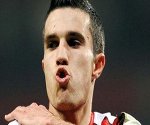 مصر اليوم - فوز مانشيستر يونايتد يكمن في أقدام روبن فان بيرسي