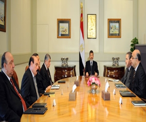   مصر اليوم - مرسي يطالب الداخلية بحماية المتظاهرين السلميين وإقرار الأمن