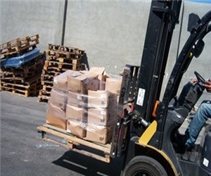 مصر اليوم - إغلاق مطعم في رام الله ضبط بداخله 400 كغم لحم فاسد