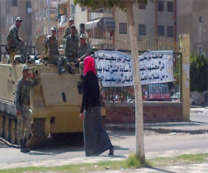   مصر اليوم - عشرات المواطنين يوكلون الجيش لإدارة شؤون البلاد