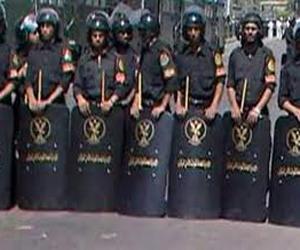   مصر اليوم - ضباط وأفراد الأمن المركزي في الإسماعيلية يواصلون إضرابهم