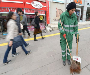   مصر اليوم - 146 امرأة يعملن في تنظيف شوارع أنقرة