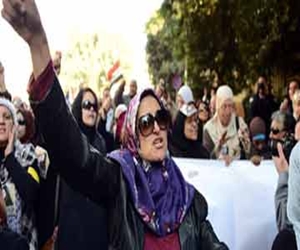   مصر اليوم - المرأة المصرية تحتفل بيومها العالمي بالاحتجاج أمام دار القضاء العالي