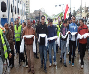 مصر اليوم - استمرار مسيرات القصاص في السويس للمطالبة بحقوق الشهداء