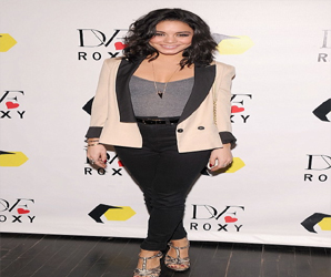   مصر اليوم - فانيسا هادجنز أنيقة ببساطة الجينز