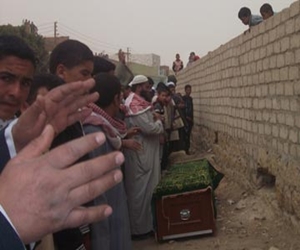   مصر اليوم - بني سويف تشيع شهيدها بالشرطة السعودية وسط مطالب بالثأر