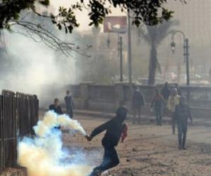   مصر اليوم - وفاة أول متظاهر في اشتباكات قصر النيل