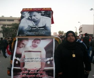   مصر اليوم - حكم مجزرة بورسعيد يثير مخاوف أسرة شهيد المنصورة