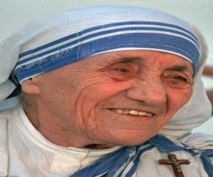   مصر اليوم - باحثون ينشرون كتابات تتهم الأم تيريزا باستغلال الأموال المخصصة لرعاية المرضى