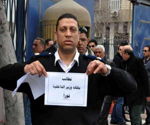   مصر اليوم - أمناء وأفراد الشرطة يغلقون قسم أول الإسماعيلية