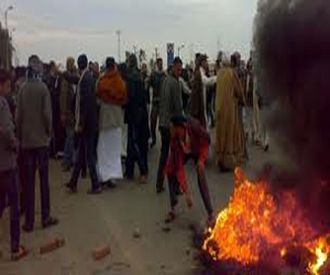   مصر اليوم - أهالي المريس غرب الأقصر يحتجون على سوء الخدمات