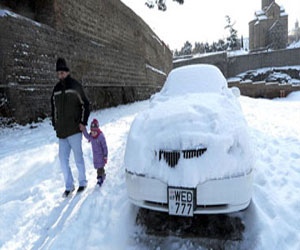   مصر اليوم - ثلوج كثيفة تكسي كولورادو وتسبب إلغاء رحلات جوية