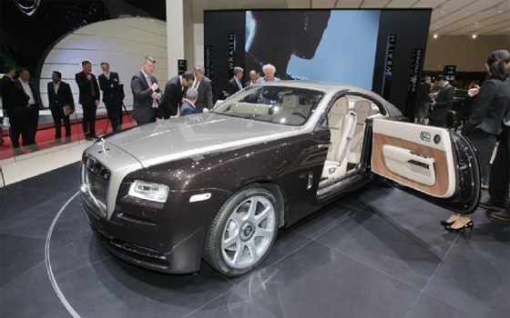 مصر اليوم - رولز رايس تكشف النقاب عن رايس كوبيه أصغر سياراتها في جنيف