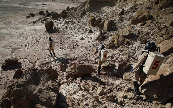 مصر اليوم - علماء في مهمة فضائية تجريبية في صحراء يوتا الأميركية