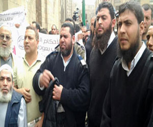 مصر اليوم - وقفة للضباط الملتحين أمام المجلس القومي لحقوق اﻹنسان