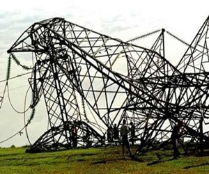   مصر اليوم - سقوط برج كهربائي للضغط العالي في مدينة إسنا دون وقوع إصابات