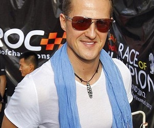   مصر اليوم - شوماخر يستمتع بعيدا عن الفورمولا -1 