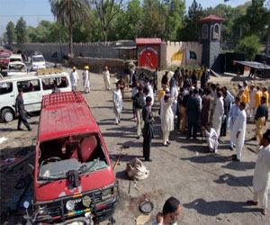   مصر اليوم - انتحاري يفجر نفسه في حافلة للشرطة الباكستانية