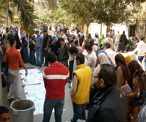   مصر اليوم - تجميد الانتخابات في كلية العلوم بعد مشادات بين طلاب الإخوان والتيار المدني