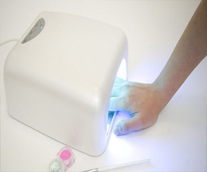   مصر اليوم - طلاء الأظافر الهلامي يزيد نسب الإصابة بسرطان الجلد لسبب الأشعة فوق البنفسجية