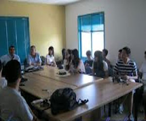   مصر اليوم - أستاذ صيني يستخدم جهاز بصمة لمنع غياب الطلاب عن المحاضرات