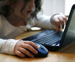   مصر اليوم - خطوات مهمة لحماية الأطفال من أخطار العالم الافتراضي