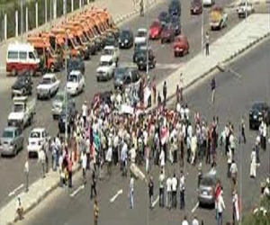  مصر اليوم - متظاهرو المنصة يغلقون طريق النصر أمام حركة المرور