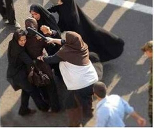   مصر اليوم - ضرب ملتحين في السويس أثناء توبيخ سيدة لسبب ملابسها المخالفة للشرع