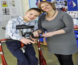   مصر اليوم - أم بريطانية ترسل ابنها المعاق إلى مدرسة داخلية لـمرضى التوحد