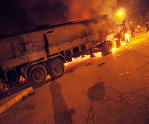   مصر اليوم - صهاريج سورية تتوقف عن نقل الوقود من لبنان خشية إحراقها