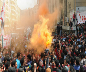   مصر اليوم - أعضاء التراس أهلاوي يحتجون أمام مكتب النائب العام