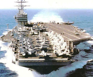   مصر اليوم - آيزنهاور تعبر قناة السويس وسط تشديدات أمنية