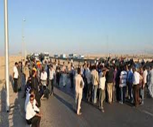 مصر اليوم - أهالي قرية في الدقهلية يقطعون الطريق احتجاجًا على الانفلات الأمني