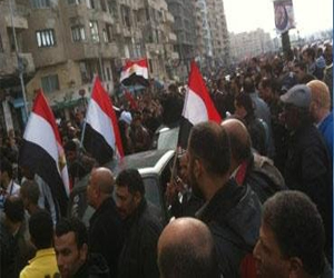   مصر اليوم - موظفو جامعة الإسكندرية يقطعون طريق الكورنيش ويطالبون برحيل رئيس الجامعة