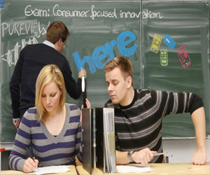 مصر اليوم - نوكيا تسخر من سامسونغ لنسخها بعض المزايا من لوميا