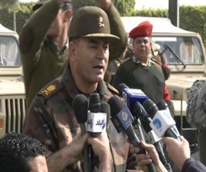   مصر اليوم - علامات خاصة لأفراد الجيش في السويس لقطع الطريق على المندسين