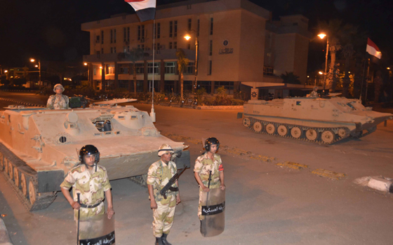   مصر اليوم - عسكريون يحذرون من الوقيعة بعد تهريب أقمشة الزي الرسمي لقوات الجيش المصري