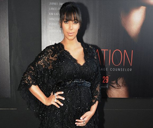   مصر اليوم - كيم كارداشيان تكشف حملها خلال العرض الأول لفيلمها