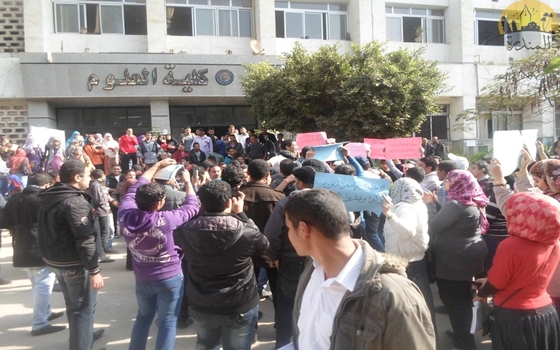   مصر اليوم - حظر العمل الحزبي داخل جامعات مصر يثير جدلاً والطلاب يرونه حبرًا على ورق