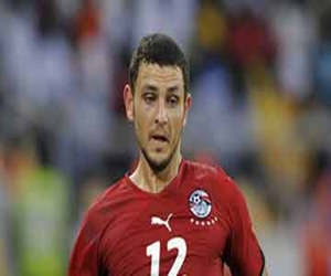 مصر اليوم - حسام غالي يعود للقاهرة بعد انتهاء علاجه في ألمانيا