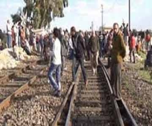   مصر اليوم - حركة القطارات في المحلة تعود لطبيعتها مع استمرار قطع الطرق