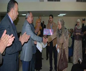   مصر اليوم - تكريم 30 من الأمهات المثالية في العشوائيات