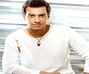   مصر اليوم - إيهاب توفيق يضم أغنيتين لـانا روحي فيك