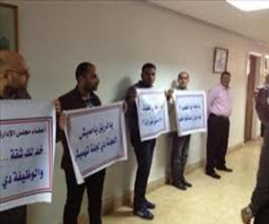   مصر اليوم - المؤهلات العليا في قناة السويس يعلق اعتصامه