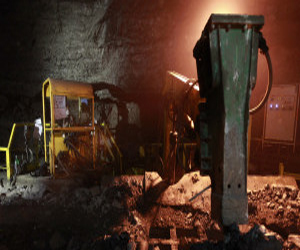   مصر اليوم - إنقاذ 19 عاملاً بولنديا بعد انهيار نفق عليهم داخل منجم للنحاس