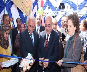   مصر اليوم - افتتاح السوق الخيري في جامعة دمنهور