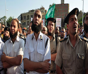   مصر اليوم - الجمعة الضباط الملتحون ينظمون مليونية أمام قصر عابدين