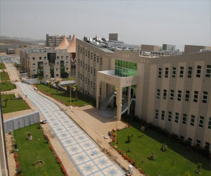   مصر اليوم - أمير منطقة عسير يدشن مشروعات تعليمية لجامعة الملك خالد