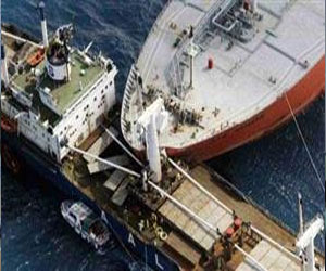   مصر اليوم - لجنة لمعاينة اصطدام سفينتين تركية ومصرية في ميناء الأدبية